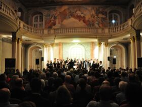 Buehne_im_Asamsaal_Ettlingen.jpg