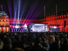 Silvester_in_Stuttgart_vor_knapp_10.000_Menschen.jpg